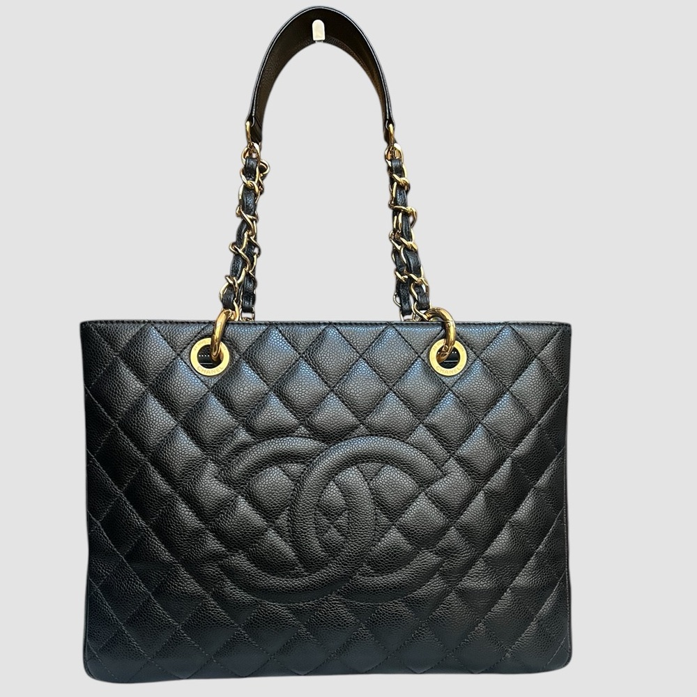 A 439- 💯 % authentic Chanel GST shoulder bag